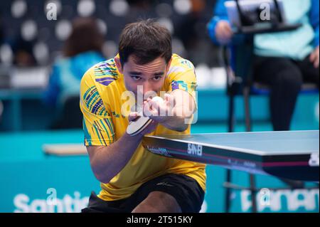 Santiago, Cile. 2 novembre 2023. Hugo Calderano, atleta brasiliano di ping-pong, durante una partita ai Giochi panamericani di Santiago del 2023. Crediti: Renato Assis/FotoArena/Alamy Live News Foto Stock