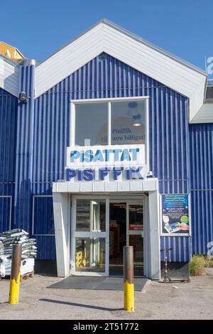 Pisiffik Supermarket a Qaqortoq Groenlandia, la più grande catena di supermercati della Groenlandia, con oltre 50 negozi, il negozio include Pisattat A Furniture Foto Stock