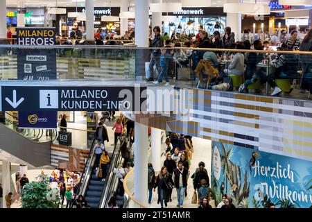 Einkaufszentrum Milaneo, Europaviertel Stuttgart./02.11.2023, Stoccarda, Baden-Württemberg, Deutschland, Europa *** Centro commerciale Milaneo, Europaviertel Stuttgart 02 11 2023, Stoccarda, Baden Württemberg, Germania, Europa crediti: Imago/Alamy Live News Foto Stock