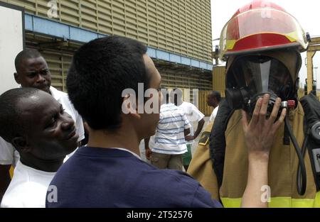 Africa Partnership Station, APS, vigili del fuoco, Lagos, Maritime Safety and Security, Nigeria, USS Nashville (LPD 13) Foto Stock