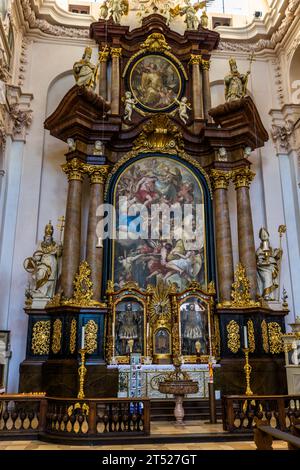 Santi catacombe nella basilica collegiata di Waldsassen. Vitaliano e Gratiano al tabernacolo sull'altare della Vergine Maria. Waldsassen, Germania Foto Stock