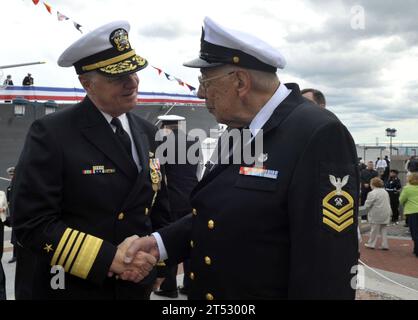 Classe Arleigh burke, cerimonia, Capo delle operazioni navali, CNO, messa in servizio, DDG 108, cacciatorpediniere, Guided-Missile, USS, Wayne E. Meyer Foto Stock
