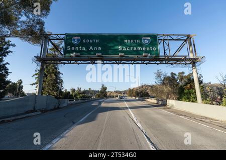 Segnale e rampa dell'Interstate 5 a Los Angeles, California. Foto Stock
