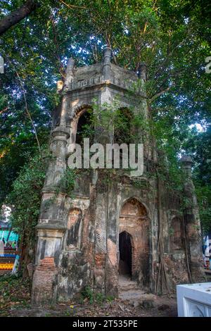 Dhaka, Bangladesh: Un vecchio cimitero presso il cimitero cristiano di Dacca a Wari nella vecchia Dacca. Foto Stock