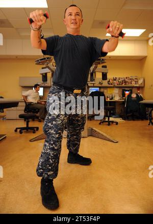 Calif., struttura di combattimento completa e complessa per la cura delle vittime, Naval Medical Center San Diego, sessione di fisioterapia, Sailor Foto Stock