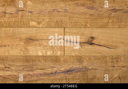 Struttura in legno marrone scuro. Vecchie spranghe in legno recuperate. Foto Stock