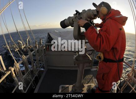 Cvn73, schierato in avanti, GW, Oceano Pacifico, RIFORNIMENTO IN MARE, USS George Washington, Vert-Rep Foto Stock