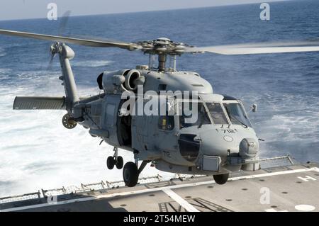 destroyer, flight deck, flight deck Qualifications, elicottero, Helicopter Anti-Submarine Squadron Light (HSL) 51, HSL 51, Lassen, addestramento, USS LASSEN (DDG 82), signori della guerra Foto Stock