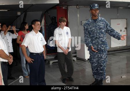 El Salvador, marina, SPS, Subject Matter Expert Exchange, Swift (HSV 2), U.S. Navy Foto Stock
