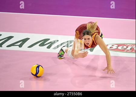 Firenze, Italia. 1 novembre 2023. Martina Ferrara (Roma Volley Club) durante il Bisonte Firenze vs Roma Volley Club, Volley serie A1 Italian Women Match a Firenze, Italia, 01 novembre 2023 crediti: Agenzia fotografica indipendente/Alamy Live News Foto Stock