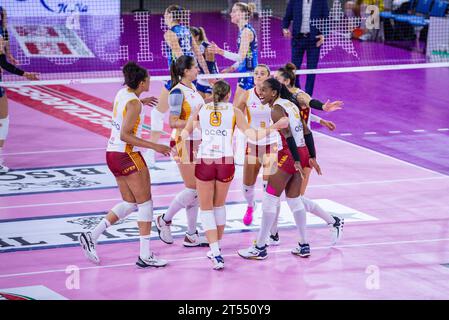 Firenze, Italia. 1 novembre 2023. Esaltazione dei giocatori del Roma Volley Club durante il Bisonte Firenze vs Roma Volley Club, partita di pallavolo femminile di serie A1 a Firenze, Italia, 01 novembre 2023 crediti: Agenzia fotografica indipendente/Alamy Live News Foto Stock