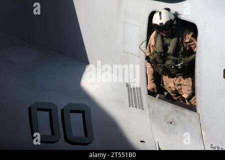 Primo dispiegamento di combattimento, GOLFO DI AQABA, Marine Aircraft Group 29, Marine Corps MV-22 Osprey, Marine Medium Tiltrotor Squadron (VMM) 263, Medio Oriente, nave d'assalto anfibio multiuso USS Wasp (LHD 1) Foto Stock