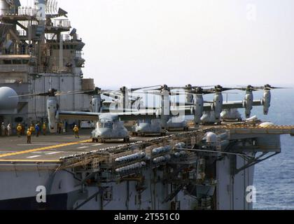 Primo dispiegamento di combattimento, GOLFO DI AQABA, Marine Aircraft Group 29, Marine Corps MV-22 Osprey, Marine Medium Tiltrotor Squadron (VMM) 263, Medio Oriente, nave d'assalto anfibio multiuso USS Wasp (LHD 1) Foto Stock