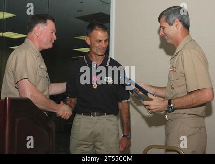 Helicopter Wing Reserve (HELWINGRES), Naval Air Forces (CNAF) Vice Adm. James Zortman, Naval Air Forces Reserve (CNAFR), Rear Adm. Lower Half Jeff Lemon Foto Stock