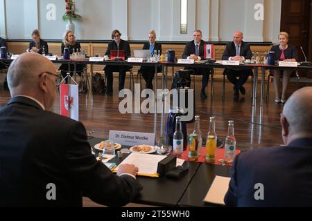 Potsdam, Germania. 3 novembre 2023. Riunione congiunta dei gabinetti degli stati di Berlino e Brandeburgo presso la Cancelleria di Stato di Potsdam. Credito: Michael Bahlo/dpa/Alamy Live News Foto Stock