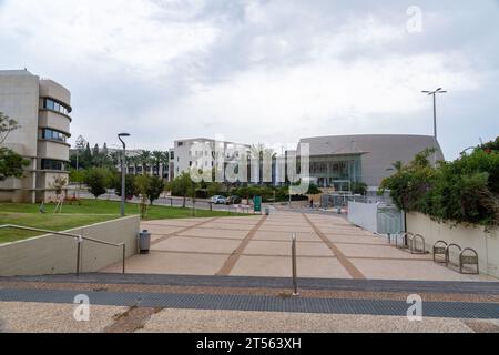 Tel Aviv, Israele - 27 ottobre 2023 - Vista esterna degli edifici del campus universitario di Tel Aviv, situato a nord di Tel Aviv. Foto Stock