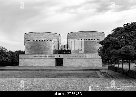 Tel Aviv, Israele - 27 ottobre 2023 - la sinagoga Cymbalista e il Centro del patrimonio ebraico è un centro culturale e la sinagoga principale della Tel Aviv University Foto Stock