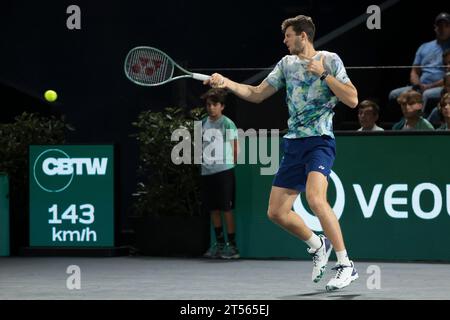 Parigi, Francia. 2 novembre 2023. Hubert Hurkacz della Polonia durante il giorno 4 del Rolex Paris Masters 2023, ATP Masters 1000 torneo di tennis il 2 novembre 2023 all'Accor Arena di Parigi, Francia - foto Jean Catuffe/DPPI Credit: DPPI Media/Alamy Live News Foto Stock