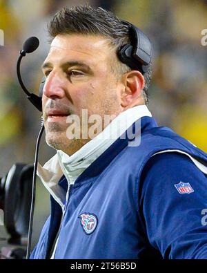 Pittsburgh, Stati Uniti. 2 novembre 2023. I Tennessee Titans Mike Vrabel festeggiano un touchdown durante il secondo quarto della vittoria degli Steelers 20-16 all'Acrisure Stadium giovedì 2 novembre 2023 a Pittsburgh. Foto di Archie Carpenter/UPI credito: UPI/Alamy Live News Foto Stock