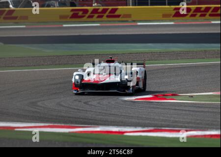 SAKHIR, BAHREIN. 3 NOVEMBRE 2023. TOYOTA GAZOO RACING HYBRID – 8 Sébastien Buemi (CHE). AHMAD ALSHEHAB/ Alamy Live News Foto Stock