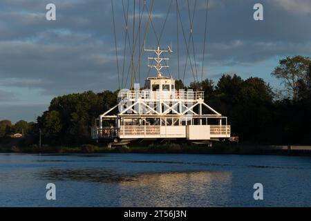 Traghetto sospeso, alto ponte ferroviario di Rendsburg sul canale Kiel, Rendsburg, Schleswig-Holstein, Germania Foto Stock