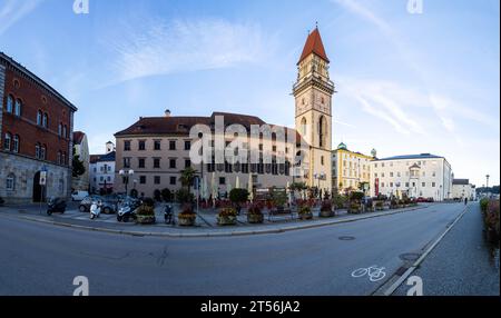 Piazza del municipio di prima mattina, municipio, vista panoramica, Passau, Baviera, Germania Foto Stock