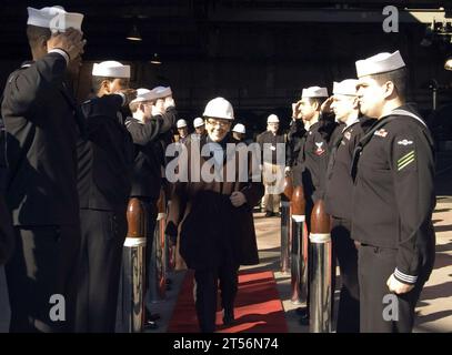 Ciclo di vita di 0 anni, Assistente Segretario della Marina per la ricerca, lo sviluppo e l'acquisizione, hangar Bay 1, NEWPORT NEWS, portaerei classe Nimitz USS Carl Vinson (CVN 70), Northrop Grumman Newport News Shipyard, Scheduled Filleling Complex Overhaul (RCOH), Va.. Foto Stock