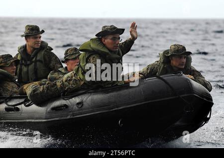 .50 cal., 25 mm, ACU 5, anfibi, anfibi, anfibi Ready Group Exercise, argex, CFAS, CPO, equipaggio servito armi sparate, CTF 76, FDNF, Fleet, Fleet Activities della flotta Sasebo, FOWARD SCHIERATO, Harpers Ferry (LSD 49), giapponese, LSD 49, Marines, Navy, vernice, marinai, SABBIA, Sasebo, Sasebo GIAPPONE, WAHL Foto Stock