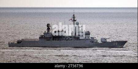 Portaerei, Carrier Air Wing 17, Corvette, militare straniera, Frigate, incrociatore missilistico guidato, KD Kelantan (FFL 175), KD Lekir (FF 26), marina, classe Nimitz, Royal Malaysian Navy, navi, classe Ticonderoga, U.S. 7th Fleet, U.S. Navy, USS Bunker Hill (CG 52), USS Carl Vinson (CVN 70) Foto Stock