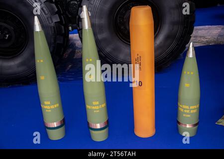 Proiettili anticarro guidati da GPS, esposti alla fiera militare di Belgrado, Serbia Foto Stock