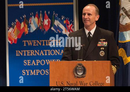 2011, indirizzo, Ammiraglio, CNO, Conferenza, ufficiale di bandiera, Greenert, International, iss, Naval Station, Naval War College, marina, Newport, NWC, ottobre, Rhode Island, RI, Seapower, alto ufficiale, sepower, Spruance Auditorium, Symposium, U.S. Navy, War College Foto Stock