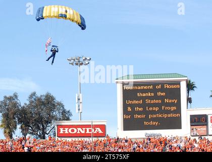 Membri della US Navy della U.S. Navy Parachute Demonstration Team.jpg Foto Stock