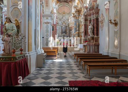 Interno della chiesa romanica dei Canonici agostiniani, monastero regolare di Novacella - Varna, Bressanone, alto Adige, Italia settentrionale. Foto Stock