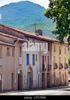 Il grazioso centro storico di Herepian, nella regione francese dell'Occitanie Foto Stock