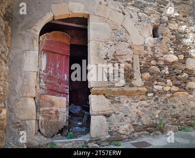 Il grazioso centro storico di Herepian, nella regione francese dell'Occitanie Foto Stock