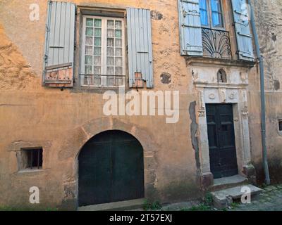 Il grazioso centro storico di Herepian, nella regione francese dell'Occitanie Foto Stock