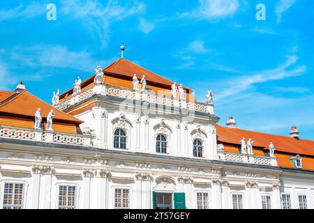 Vienna, Austria - 8 agosto 2023: Vista dettagliata della facciata dell'edificio del Museo Belvedere inferiore Foto Stock