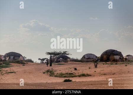 KARGI, KENYA - 11 FEBBRAIO 2020: Villaggio Kargi nel Kenya settentrionale Foto Stock