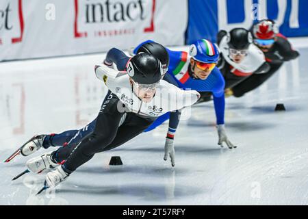 Montreal, Canada. 27 ottobre 2023. MONTREAL, CANADA - OTTOBRE 27: Robin BENDIG durante la seconda edizione della ISU World Cup Short Track alla Maurice Richard Arena il 27 ottobre 2023 a Montreal, Canada (foto di /Orange Pictures) credito: Orange Pics BV/Alamy Live News Foto Stock