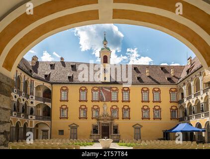 Il castello di Hofburg (XIII secolo), ex residenza dei vescovi di Bressanone, provincia di Bolzano, alto Adige, Italia settentrionale, Europa Foto Stock