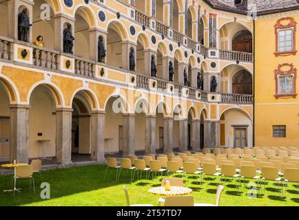 Il castello di Hofburg (XIII secolo), ex residenza dei vescovi di Bressanone, provincia di Bolzano, alto Adige, Italia settentrionale, Europa Foto Stock