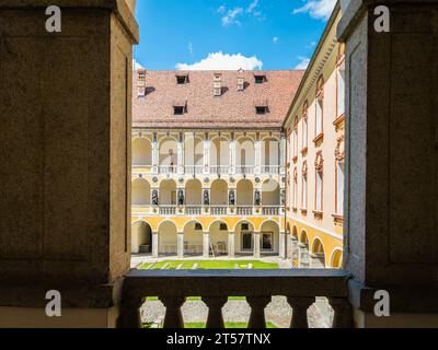 Il castello di Hofburg (XIII secolo), ex residenza dei vescovi di Bressanone, provincia di Bolzano, alto Adige, Italia settentrionale, Europa Foto Stock