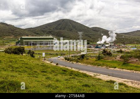 Centrale elettrica geotermica Olkaria V nel Parco Nazionale di Hell's Gate, Kenya Foto Stock