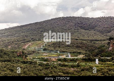 Oleodotti della centrale elettrica di Olkaria Geothermal nel Parco Nazionale di Hell's Gate, Kenya Foto Stock