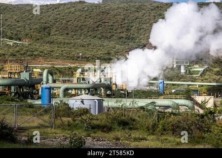 Centrale elettrica geotermica Olkaria i nel Parco Nazionale di Hell's Gate, Kenya Foto Stock