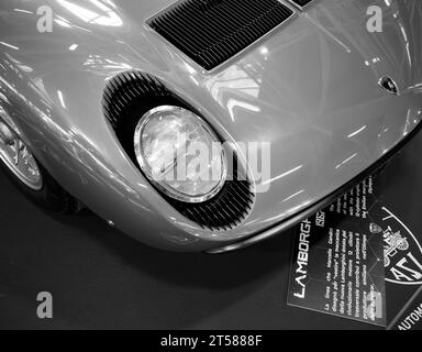 Bologna , Italia - 26 ottobre 2023: LAMBORGHNI MIURA Luxury E DREEM CAR IN ESPOSIZIONE Foto Stock