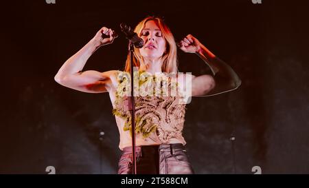 Ellie Goulding dal vivo al Fabruique Milano il 2 novembre 2023 Foto Stock