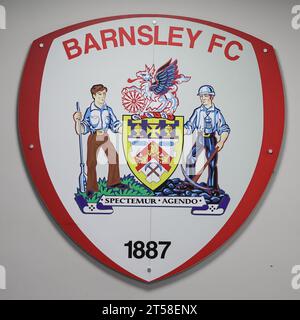 Logo del Barnsley FC nell'area del tunnel durante la partita della Emirates fa Cup Barnsley vs Horsham FC a Oakwell, Barnsley, Regno Unito. 3 novembre 2023. (Foto di Mark Cosgrove/News Images) a Barnsley, Regno Unito il 3/11/2023. (Foto di Mark Cosgrove/News Images/Sipa USA) credito: SIPA USA/Alamy Live News Foto Stock