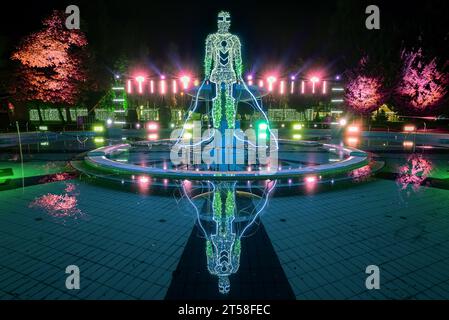 11.01.2023 Budapest Ungheria. Lumina Park è una mostra di luci nell'isola di Margit, nella zona del Palatino. Il tema principale è il B 150 anni Foto Stock