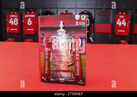 Programma della giornata delle partite della fa Cup durante l'incontro della Emirates fa Cup Barnsley vs Horsham FC a Oakwell, Barnsley, Regno Unito. 3 novembre 2023. (Foto di Mark Cosgrove/News Images) a Barnsley, Regno Unito il 3/11/2023. (Foto di Mark Cosgrove/News Images/Sipa USA) credito: SIPA USA/Alamy Live News Foto Stock